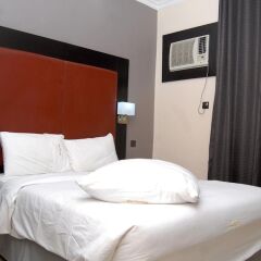 Kings Celia Hotel & Suites сейф в номере