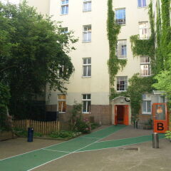 Happy Go Lucky Hotel + Hostel Берлин спа
