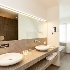Отель Best Western Premier Hotel Weinebrugge Бельгия, Брюгге - 1 отзыв об отеле, цены и фото номеров - забронировать отель Best Western Premier Hotel Weinebrugge онлайн ванная