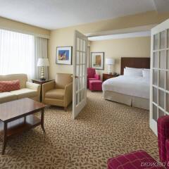 Отель Toronto Marriott Bloor Yorkville Hotel Канада, Торонто - отзывы, цены и фото номеров - забронировать отель Toronto Marriott Bloor Yorkville Hotel онлайн комната для гостей фото 2
