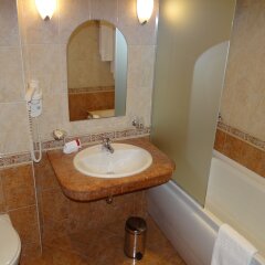 Отель Sunset Resort Болгария, Поморие - отзывы, цены и фото номеров - забронировать отель Sunset Resort онлайн ванная