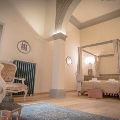Отель Breathtaking 4BD Apt 5min Walk to Duomo комната для гостей фото 4