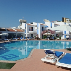 Alexia Hotel Apartments бассейн