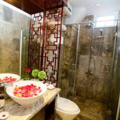 Отель Hanoi Central Park Hotel Вьетнам, Ханой - 1 отзыв об отеле, цены и фото номеров - забронировать отель Hanoi Central Park Hotel онлайн ванная фото 2