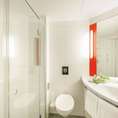 Отель Ibis Muenchen City Arnulfpark Германия, Мюнхен - 3 отзыва об отеле, цены и фото номеров - забронировать отель Ibis Muenchen City Arnulfpark онлайн ванная