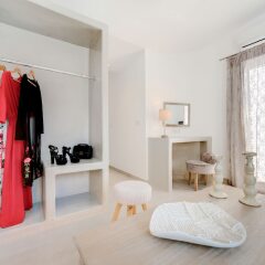 Отель Emerald Collection Suites Греция, Остров Санторини - отзывы, цены и фото номеров - забронировать отель Emerald Collection Suites онлайн сейф в номере
