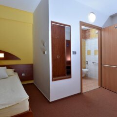 Hotel Břízky Яблонец-над-Нисой сейф в номере
