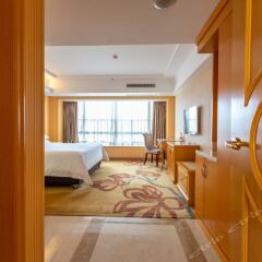 Отель Vienna International Hotel Zhongshan Torch Zone Китай, Чжуншань - отзывы, цены и фото номеров - забронировать отель Vienna International Hotel Zhongshan Torch Zone онлайн ванная фото 2