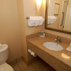 Отель Holiday Inn Raleigh Durham Airport ванная фото 2