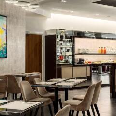 AC Porte Maillot Hotel питание