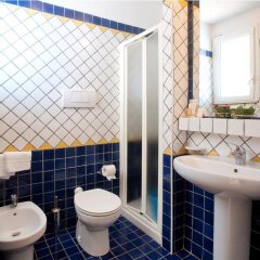 Отель Residence Blu Mediterraneo Римини ванная фото 2