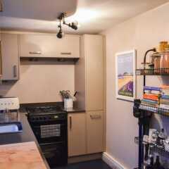 Отель Bright 2 Bedroom Garden Flat in the Heart of Hove в номере