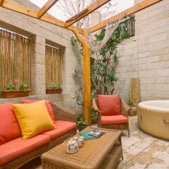 Eastern Style Modern w Parking & Jacuzzi Израиль, Иерусалим - отзывы, цены и фото номеров - забронировать отель Eastern Style Modern w Parking & Jacuzzi онлайн спа