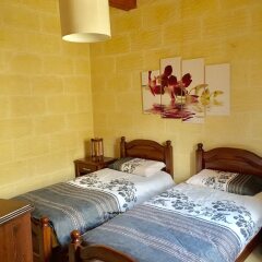 Отель Qronfla Farm Five Stars Holiday House Мальта, Зеббудж - отзывы, цены и фото номеров - забронировать отель Qronfla Farm Five Stars Holiday House онлайн комната для гостей фото 3