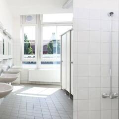 Отель Industriepalast Hostel & Hotel Berlin Германия, Берлин - 7 отзывов об отеле, цены и фото номеров - забронировать отель Industriepalast Hostel & Hotel Berlin онлайн ванная
