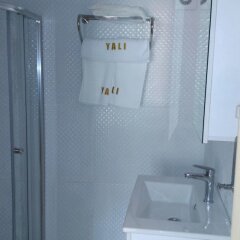 Yali Otel Турция, Чешмели - отзывы, цены и фото номеров - забронировать отель Yali Otel онлайн ванная