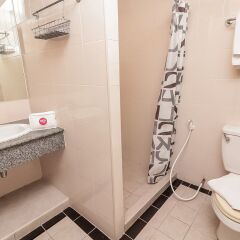 Отель Nida Rooms Charoenrat Bangklo Boulevard At Howard Square Бангкок ванная