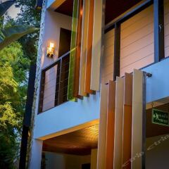 Отель The Rock Hua Hin Boutique Beach Resort сейф в номере