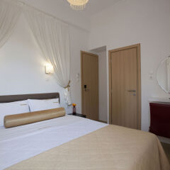 Metropolis Hotel сейф в номере