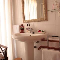 Отель Hostal Antigua Morellana ванная фото 2