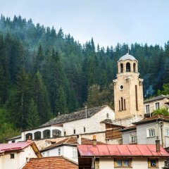 Отель Guesthouse Saint George Болгария, Чепеларе - отзывы, цены и фото номеров - забронировать отель Guesthouse Saint George онлайн приотельная территория фото 2