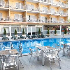 Gran Hotel Flamingo бассейн