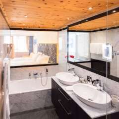 Отель Sport & Wellness Hotel San Gian St Moritz Швейцария, Санкт-Мориц - отзывы, цены и фото номеров - забронировать отель Sport & Wellness Hotel San Gian St Moritz онлайн ванная фото 2