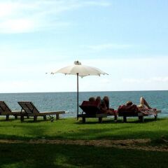 Отель Nautilus Right On The Beach Resort Ланта приотельная территория