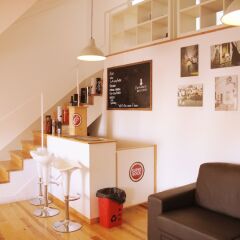 Отель Inn Possible Lisbon Hostel Португалия, Лиссабон - отзывы, цены и фото номеров - забронировать отель Inn Possible Lisbon Hostel онлайн гостиничный бар