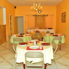 Отель Moms Village Resort питание