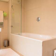 Отель Charming 2 Bedroom Apartment Next to Maltby Market Великобритания, Лондон - отзывы, цены и фото номеров - забронировать отель Charming 2 Bedroom Apartment Next to Maltby Market онлайн ванная