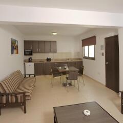 Petrosana Hotel Apartments комната для гостей