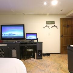 Film 37.2 Hotel развлечения