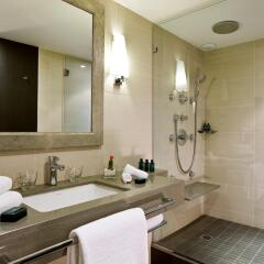 Отель Sofitel Marseille Vieux Port Франция, Марсель - 2 отзыва об отеле, цены и фото номеров - забронировать отель Sofitel Marseille Vieux Port онлайн ванная