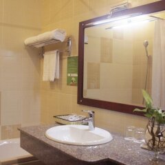 Отель Hai Ba Trung Hotel and Spa Вьетнам, Буонматхуот - отзывы, цены и фото номеров - забронировать отель Hai Ba Trung Hotel and Spa онлайн ванная