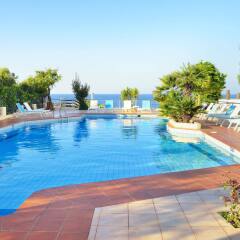 Golden Beach Hotel бассейн
