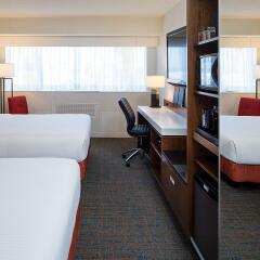 Отель Delta Hotels by Marriott Calgary South Канада, Калгари - отзывы, цены и фото номеров - забронировать отель Delta Hotels by Marriott Calgary South онлайн удобства в номере