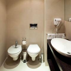 Отель The Lisbonaire Apartments Португалия, Лиссабон - отзывы, цены и фото номеров - забронировать отель The Lisbonaire Apartments онлайн ванная