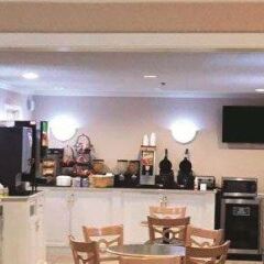 Отель La Quinta Inn Columbus Dublin гостиничный бар