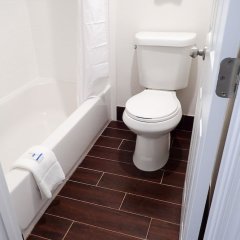 Rodeway Inn in Milford, United States of America from 93$, photos, reviews - zenhotels.com bathroom photo 2