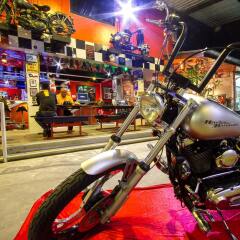 Nicky's Handlebar Hotel развлечения