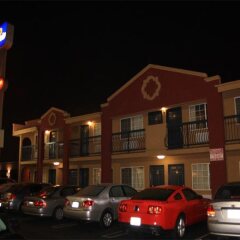 Отель Hampton Inn & Suites Los Angeles/Hollywood США, Лос-Анджелес - 8 отзывов об отеле, цены и фото номеров - забронировать отель Hampton Inn & Suites Los Angeles/Hollywood онлайн парковка
