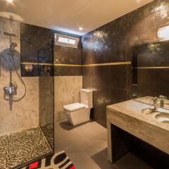 Отель Chalet Suisse Паттайя ванная