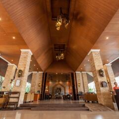 Отель Pinnacle Grand Jomtien Resort гостиничный бар