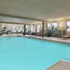 Отель Days Inn & Suites West Edmonton бассейн фото 2