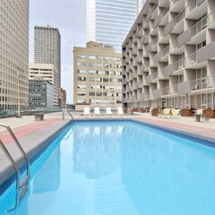 Отель Ramada Plaza by Wyndham Calgary Downtown Канада, Калгари - отзывы, цены и фото номеров - забронировать отель Ramada Plaza by Wyndham Calgary Downtown онлайн бассейн фото 2