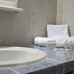 Отель Angelina Hotel & Apartments Греция, Корфу - отзывы, цены и фото номеров - забронировать отель Angelina Hotel & Apartments онлайн ванная