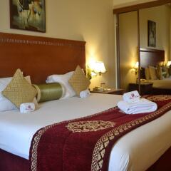 Ramee Guestline Hotel сейф в номере