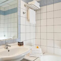 Отель Candia Hotel Греция, Афины - 3 отзыва об отеле, цены и фото номеров - забронировать отель Candia Hotel онлайн ванная