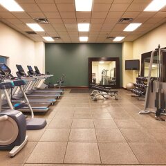 Отель Hilton Minneapolis Bloomington Блумингтон фитнесс-зал фото 4